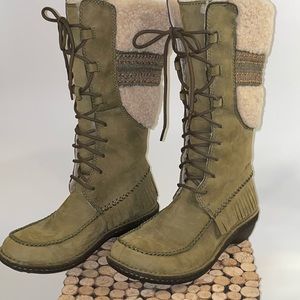 Bavarian trim, stitched UGG Laced boots size 7